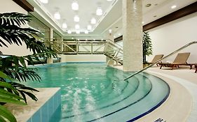 Earth & People Hotel & SPA